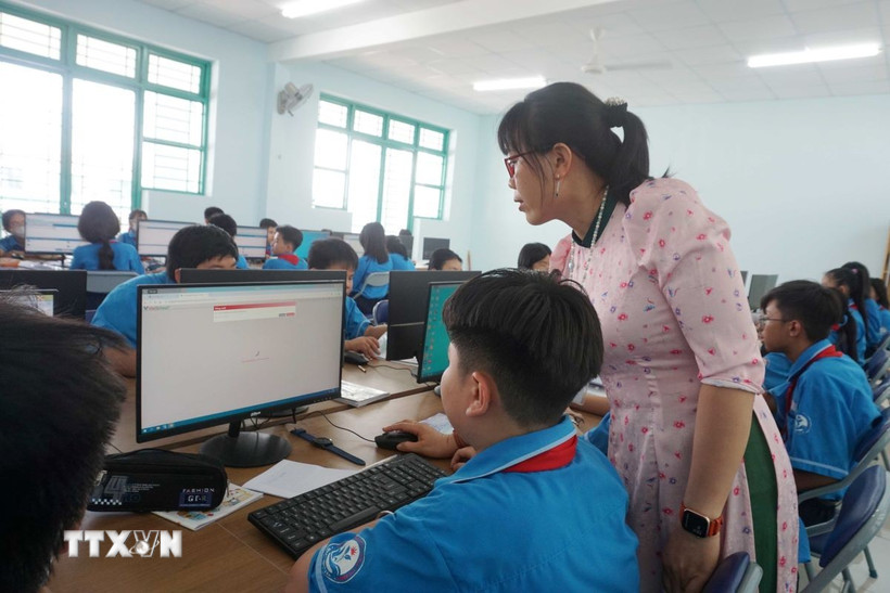 Hà Nội đặt mục tiêu 100% trường phổ thông ứng dụng AI vào năm 2035